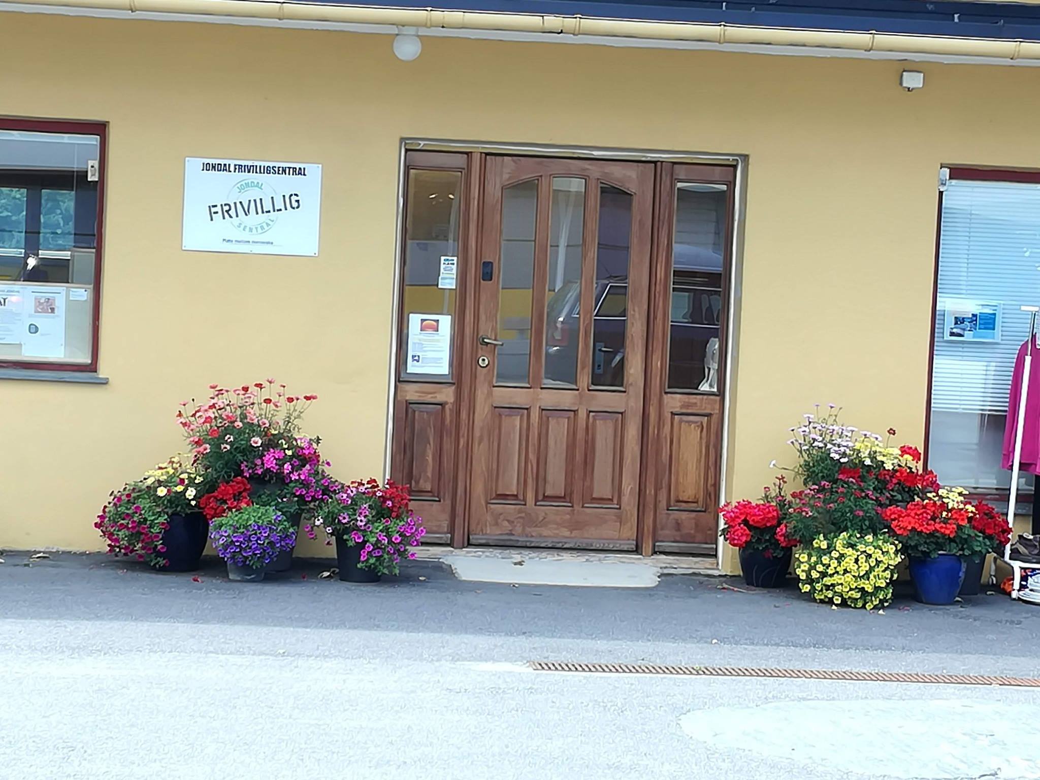 Frivilligsentralen i Jondal har mange jern i elden