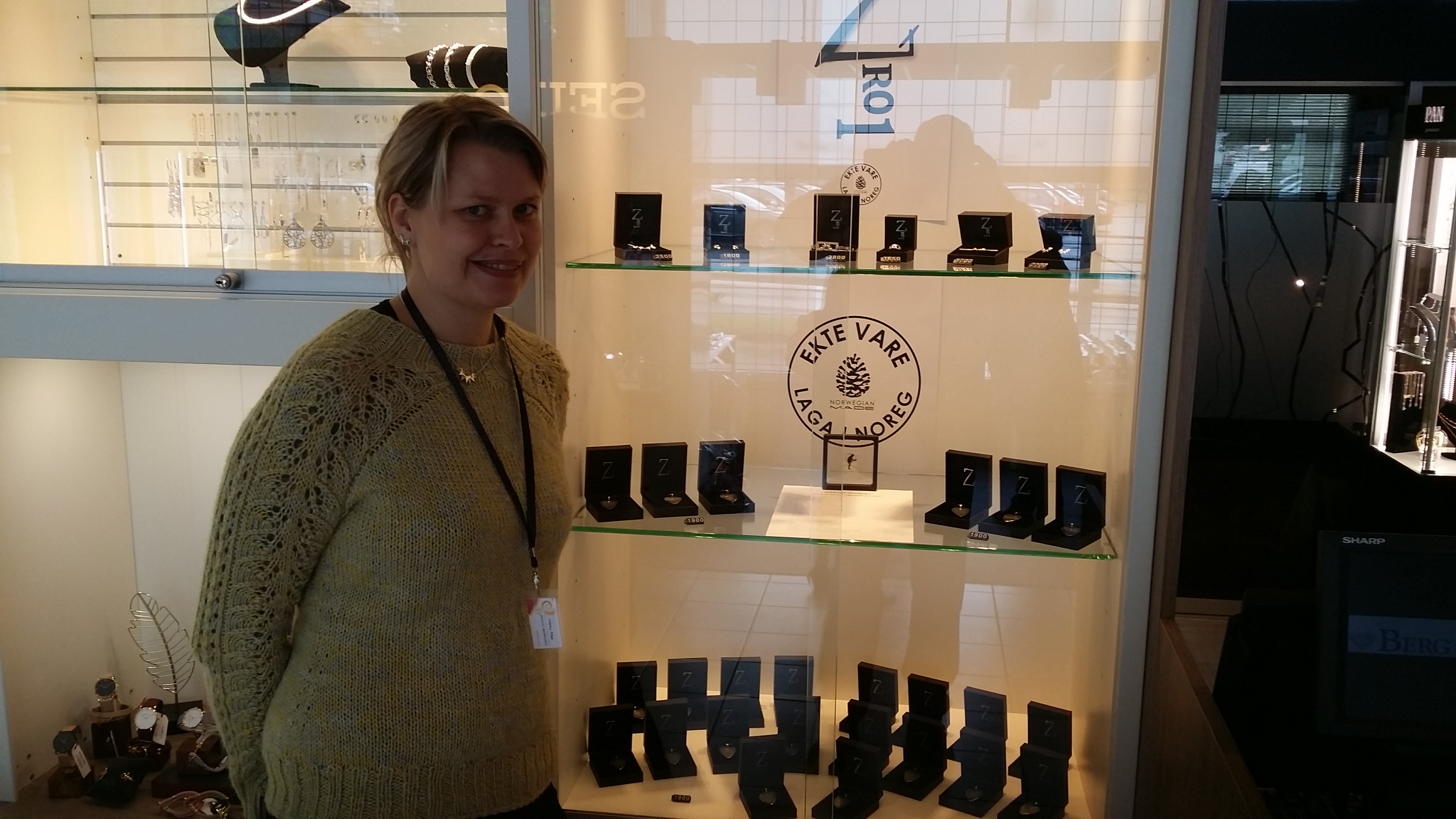 Zilver Neckless på plass